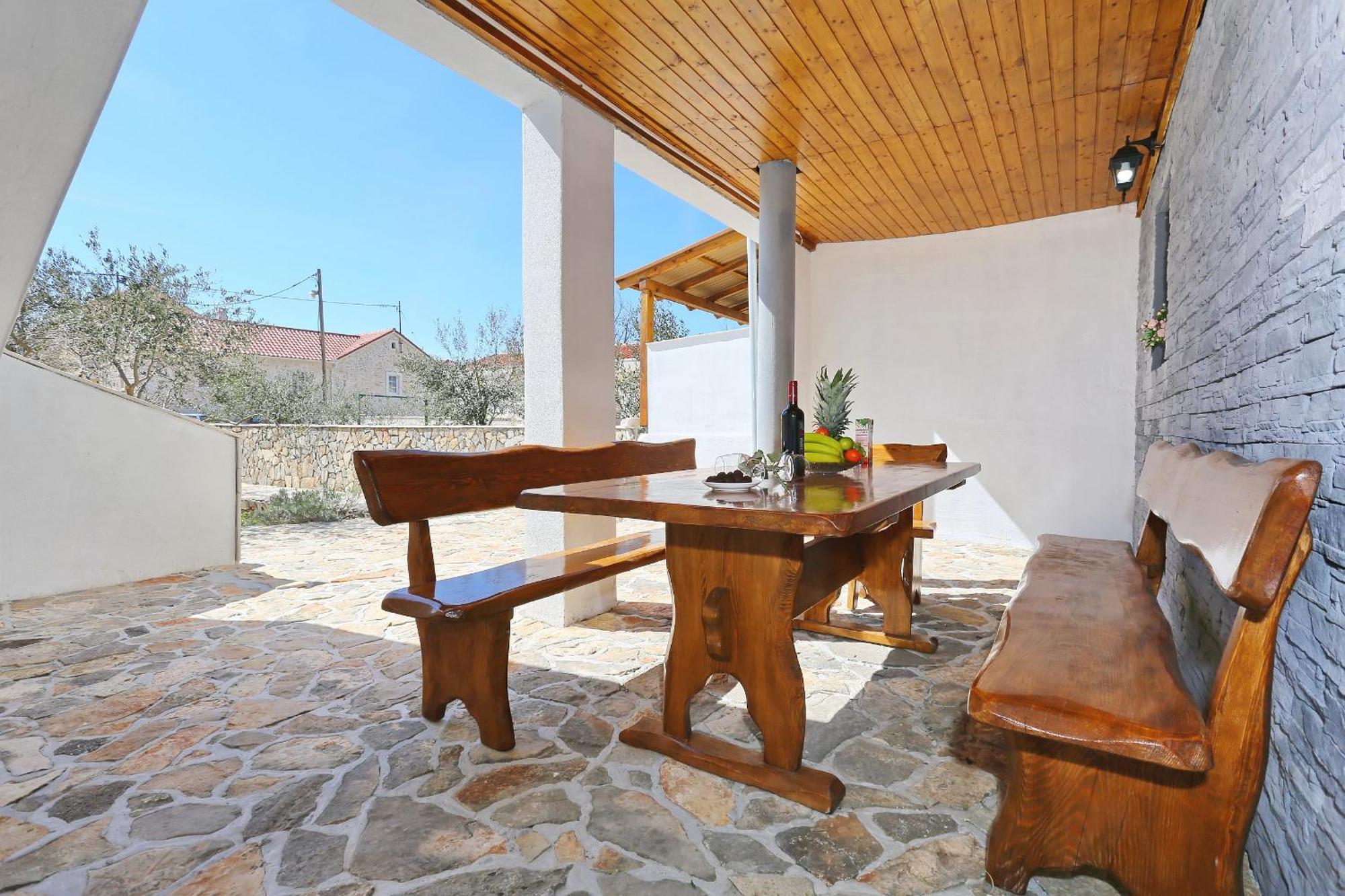 Luka-sauna & Jacuzzi Holiday home Privlaka (Zadar)